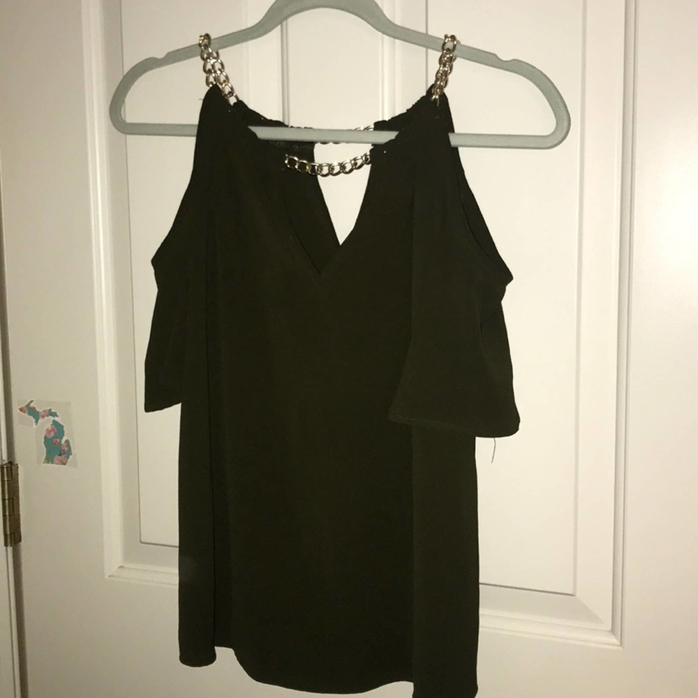 Love culture cold shoulder top size small